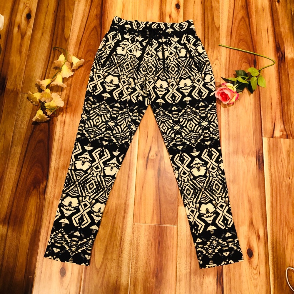 NWT! Gypsy 05 Global Village print skinny pants
